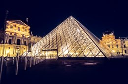 Contemporary-architecture;-Cour-Napoléon;-Film-photography;-Glass;-Heritage;-M-Pei;-Kaleidos;-Kaleidos-images;-La-parole-à-limage;-Louvre;-Louvre-Pyramid;-Museum;-Night;-Paris;-Stories-Pictures;-Tarek-Charara